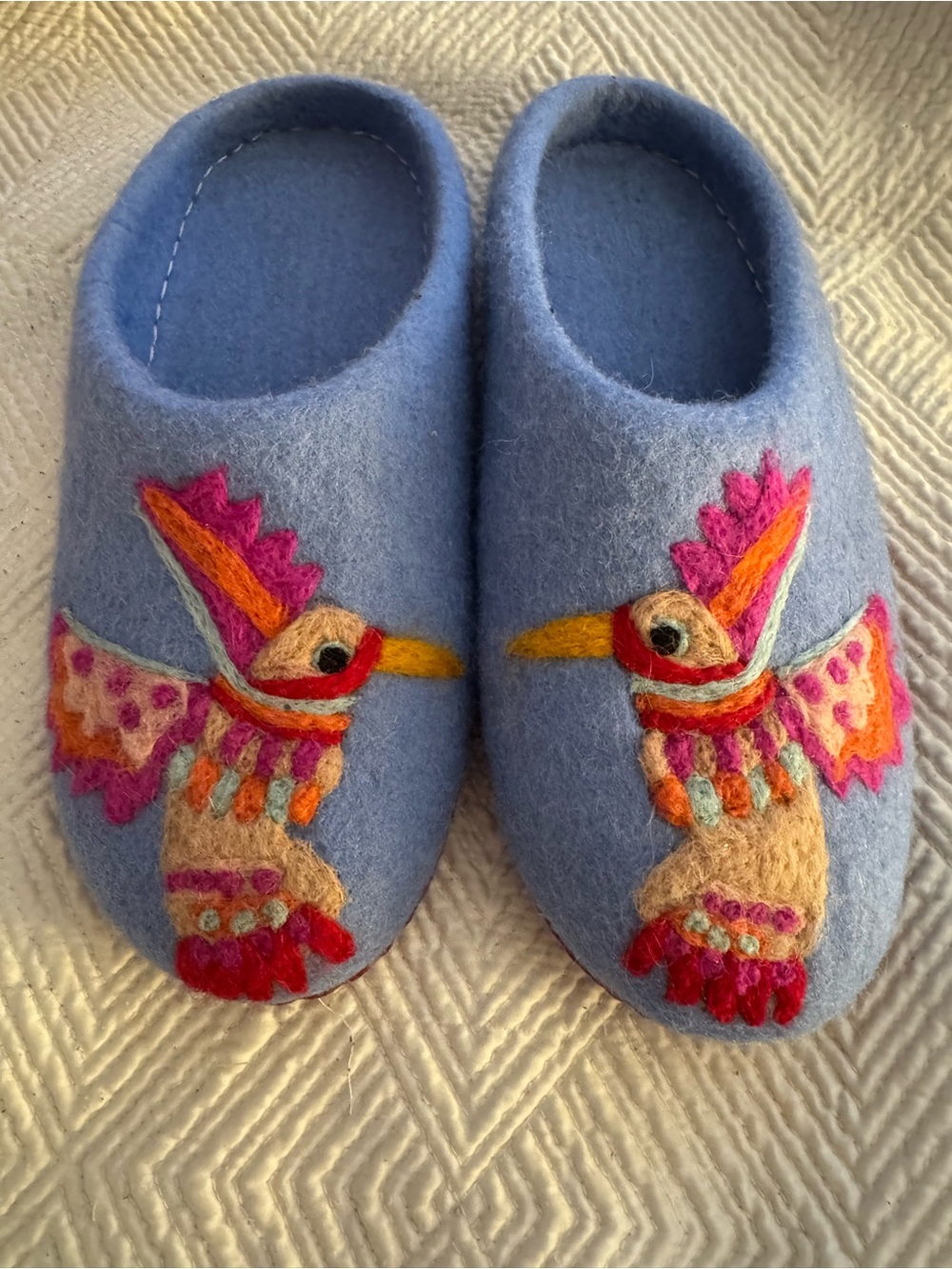 French Knot blue hummingbird slippers barely worn sz L
